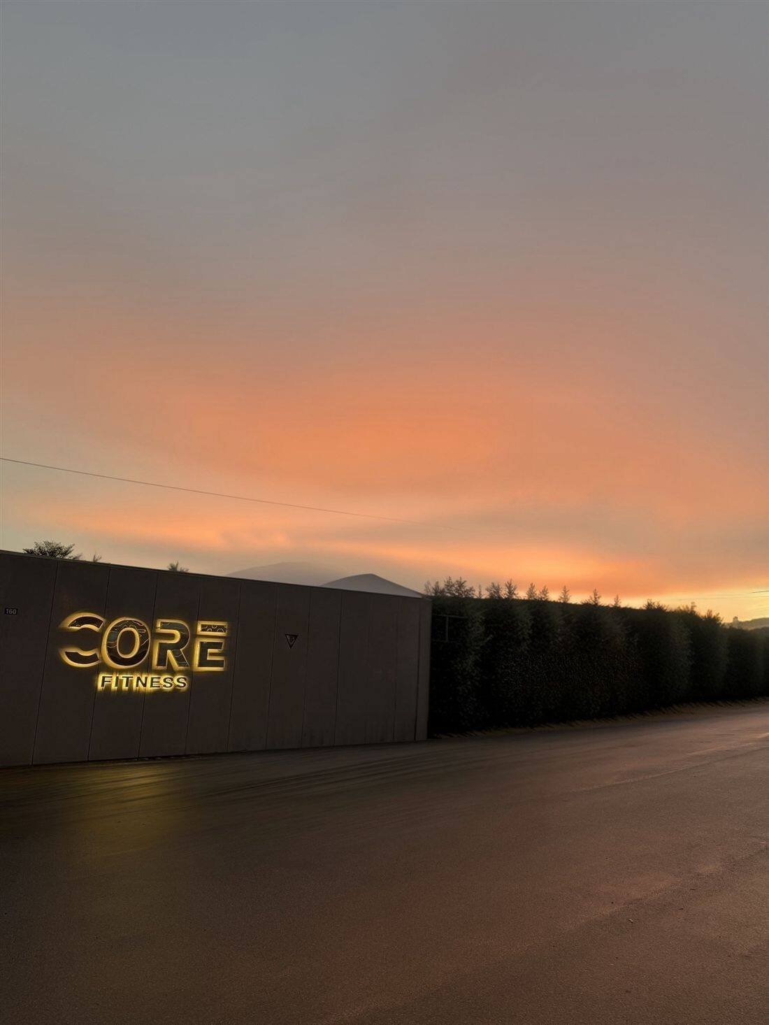 Logo CORE au coucher du soleil
