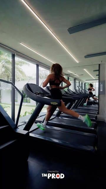 Course sur tapis lors d'un HIIT